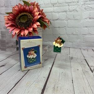 vtg Hallmark Keepsake Ornament mischievous kittens 2005 cat in the box